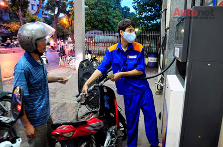Gasoline price unexpectedly rose by 300 VND per liter